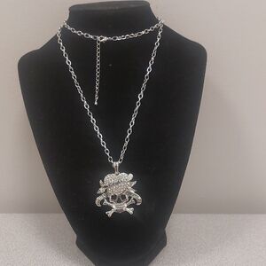 Silver Tone Skull Rhinestone Heart Pendant Necklace Fashion Costume Jewelry 25"
